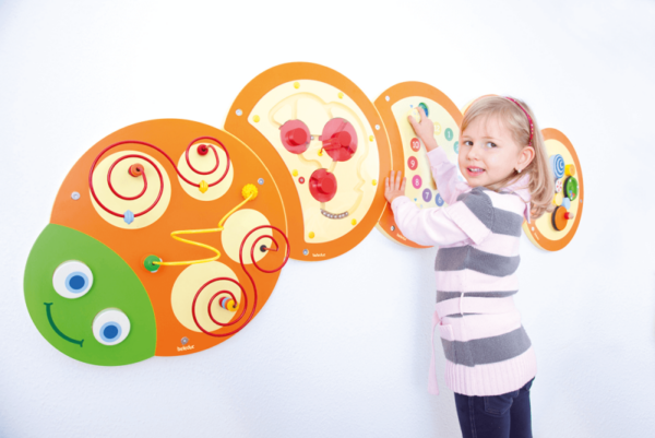 Wandspielobjekt Raupe „Waage“ – Bild 2
